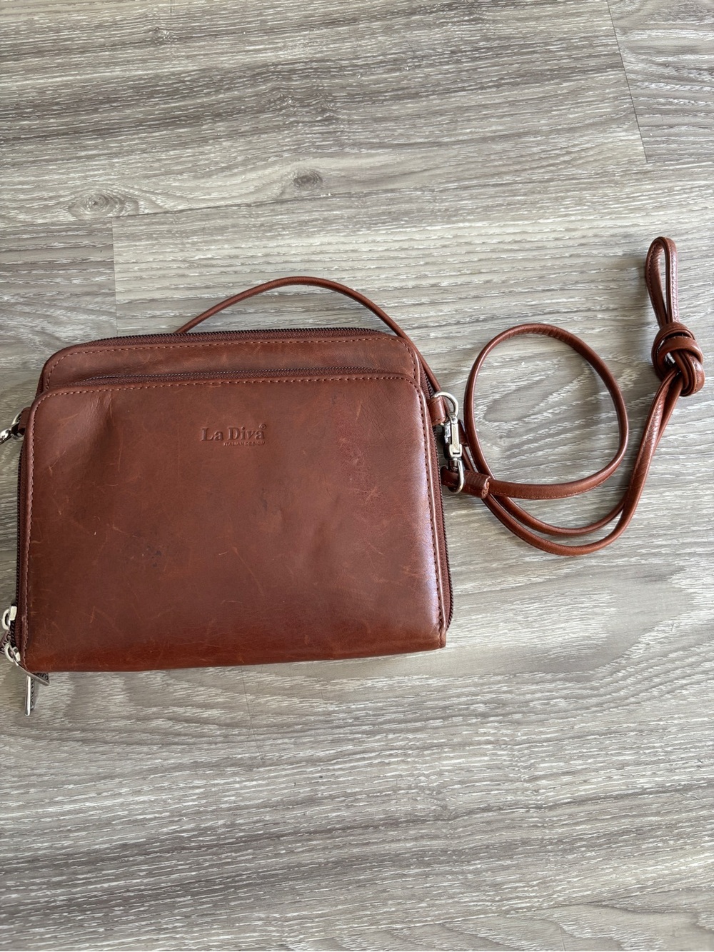 La Diva Brown Leather Crossbody Wallet Bag